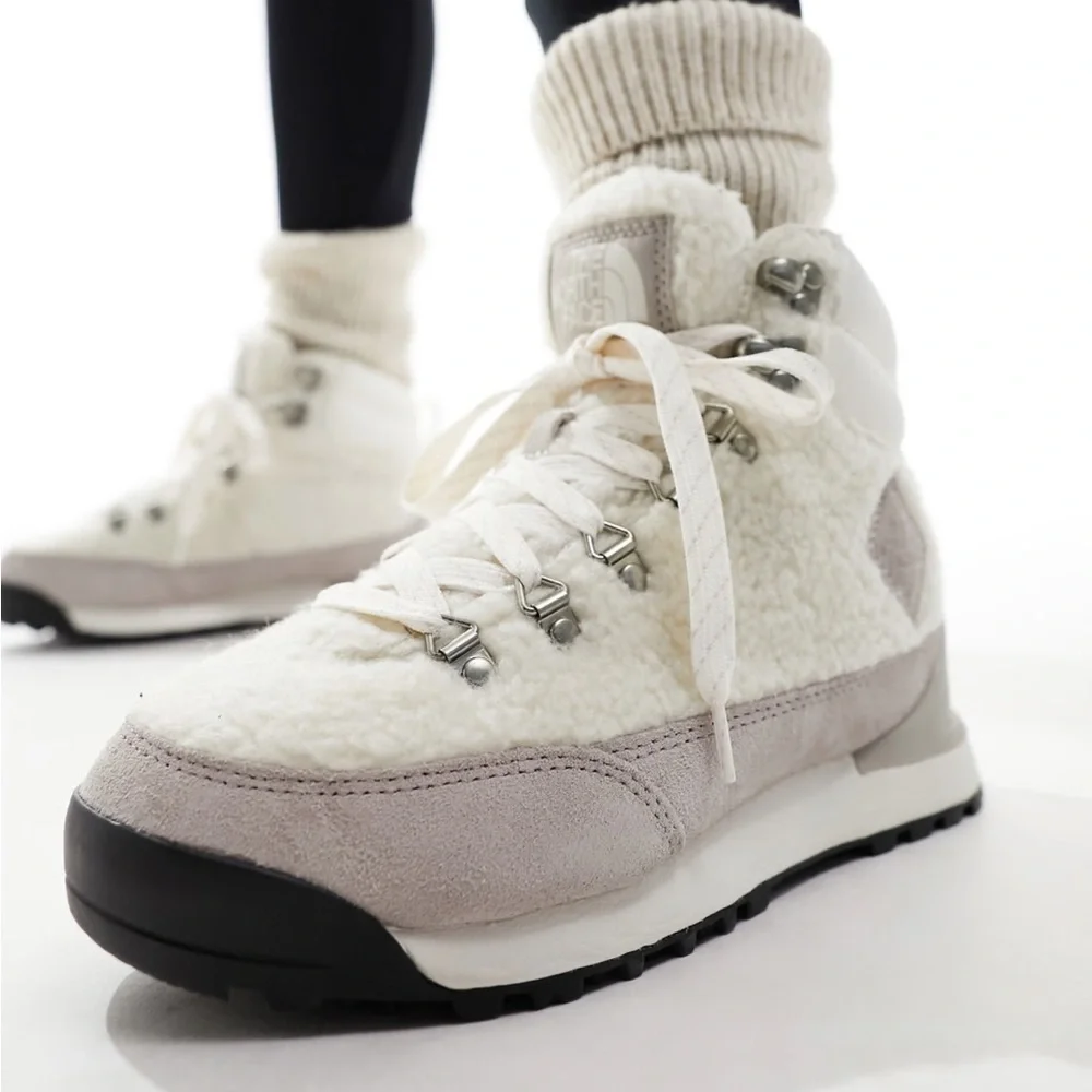 The North Face Back-To-Berkeley IV high pile and suede snow winter boots - Picture 1 of 3